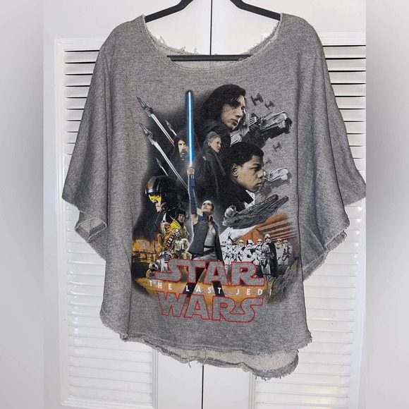 DisneyParks Star Wars 'The last Jedi' Poncho Sweatshirt - Picture 1 of 6